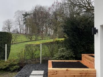 Bacs de potager intégrés à la zone terrasse en région Liégeoise