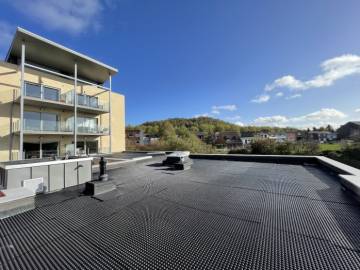 Toiture verte réalisée sur un bâtiment à appartements à Liège