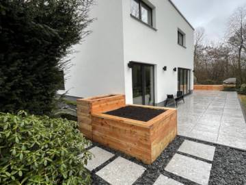 Bacs de potager intégrés à la zone terrasse en région Liégeoise