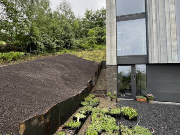 Réalisation d'un mur de soutènement en épalis de schiste