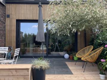 Terrasse dans un beau jardin de ville à Liège