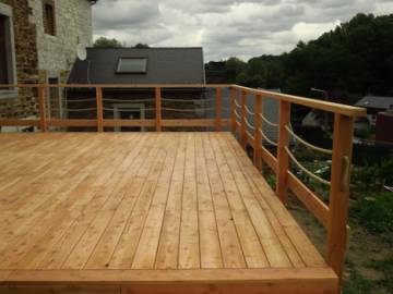Terrasse en bois de mélèze à Huy