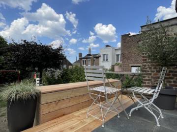 Terrasse dans un beau jardin de ville à Liège