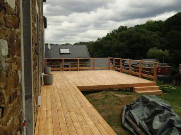 Terrasse en bois de mélèze à Huy