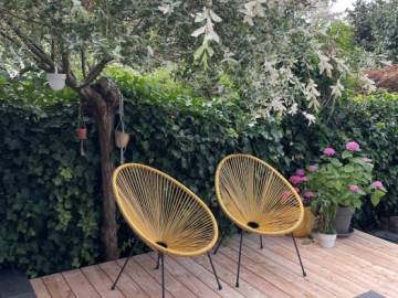 Terrasse dans un beau jardin de ville à Liège