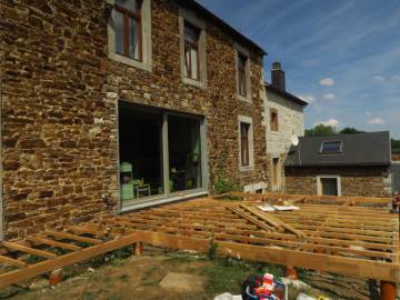 Terrasse en bois de mélèze à Huy