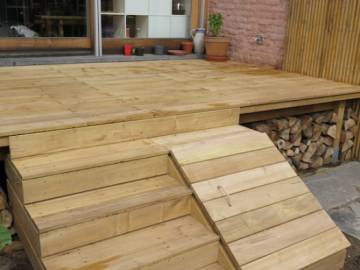 Terrasse en bois de robinier à Bruxelles