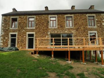 Terrasse en bois de mélèze à Huy