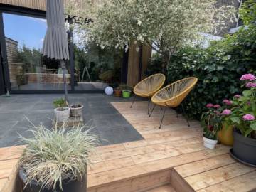 Terrasse dans un beau jardin de ville à Liège