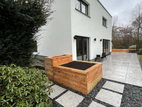 Bacs de potager intégrés à la zone terrasse en région Liégeoise