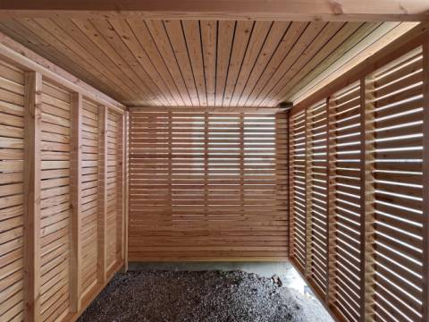 Réalisation d'un abri à vélo dans le prolongement d'un carport