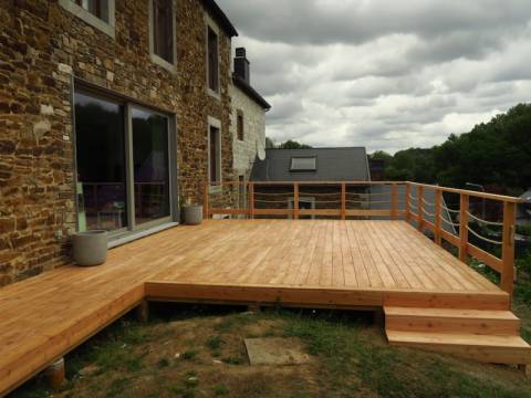 Terrasse en bois de mélèze à Huy