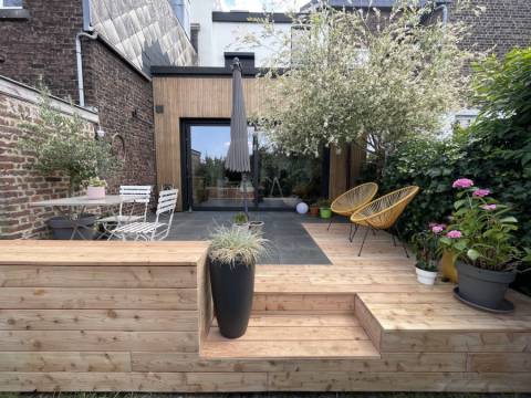 Terrasse dans un beau jardin de ville à Liège