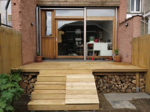 Terrasse en bois de robinier à Bruxelles